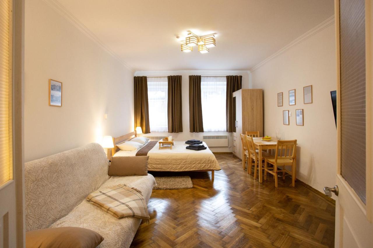 Peaceful Studio On Rynok Square Lviv Ngoại thất bức ảnh